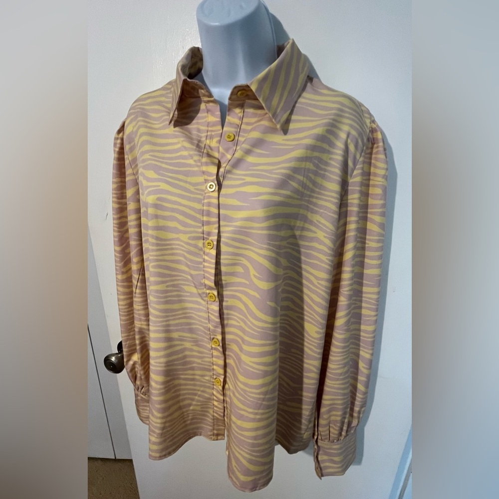 Zeagoo  Yellow and Tan Zebra Print Blouse  Large